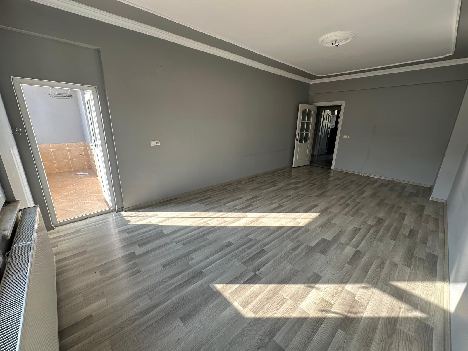 MABEL GAYRİMENKUL/VAKFIKEBİR YALIKÖY'DE SATILIK 2+1 ARAKAT DAİRE